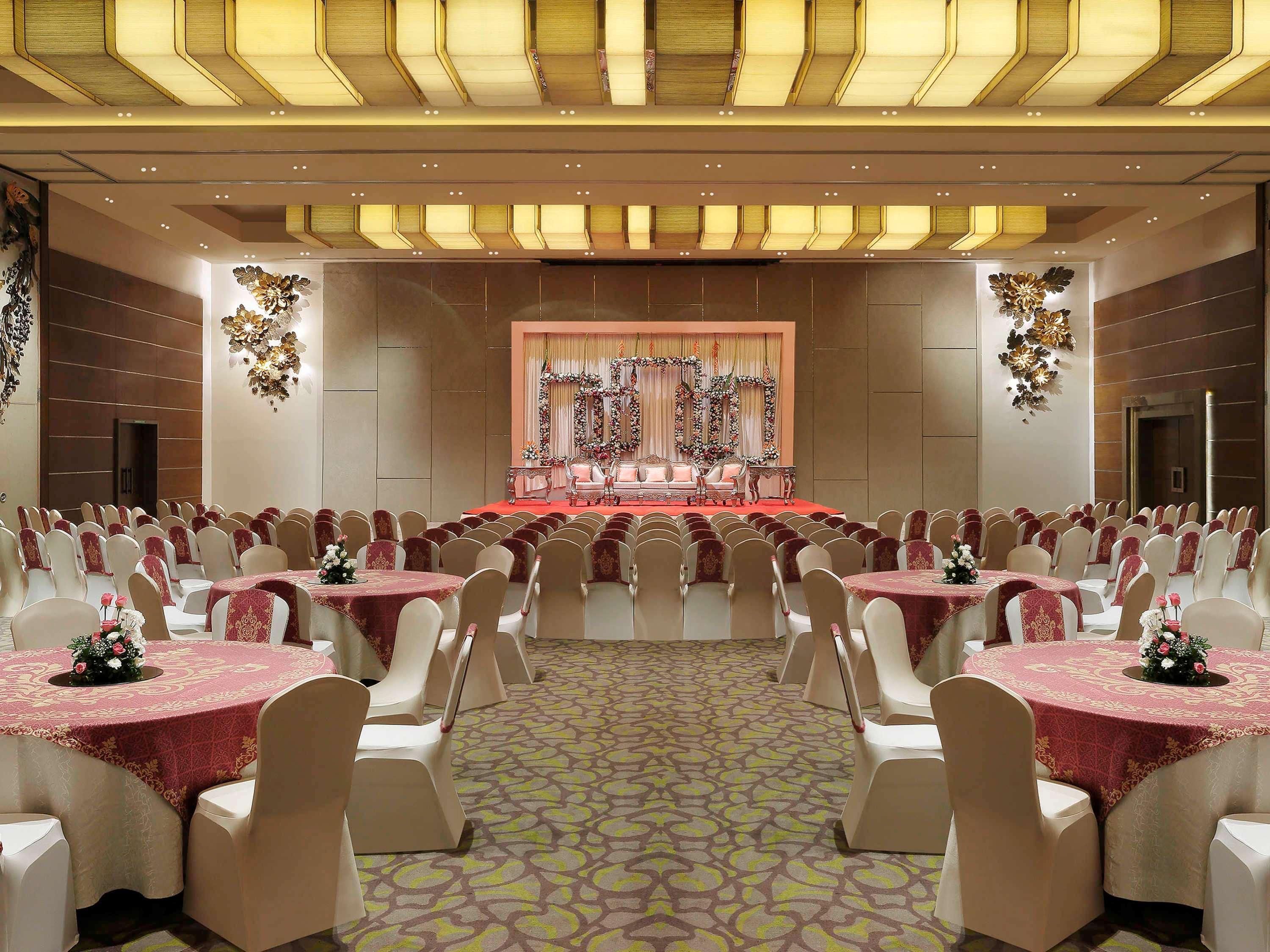 Grand Mercure Vadodara Surya Palace Exterior foto