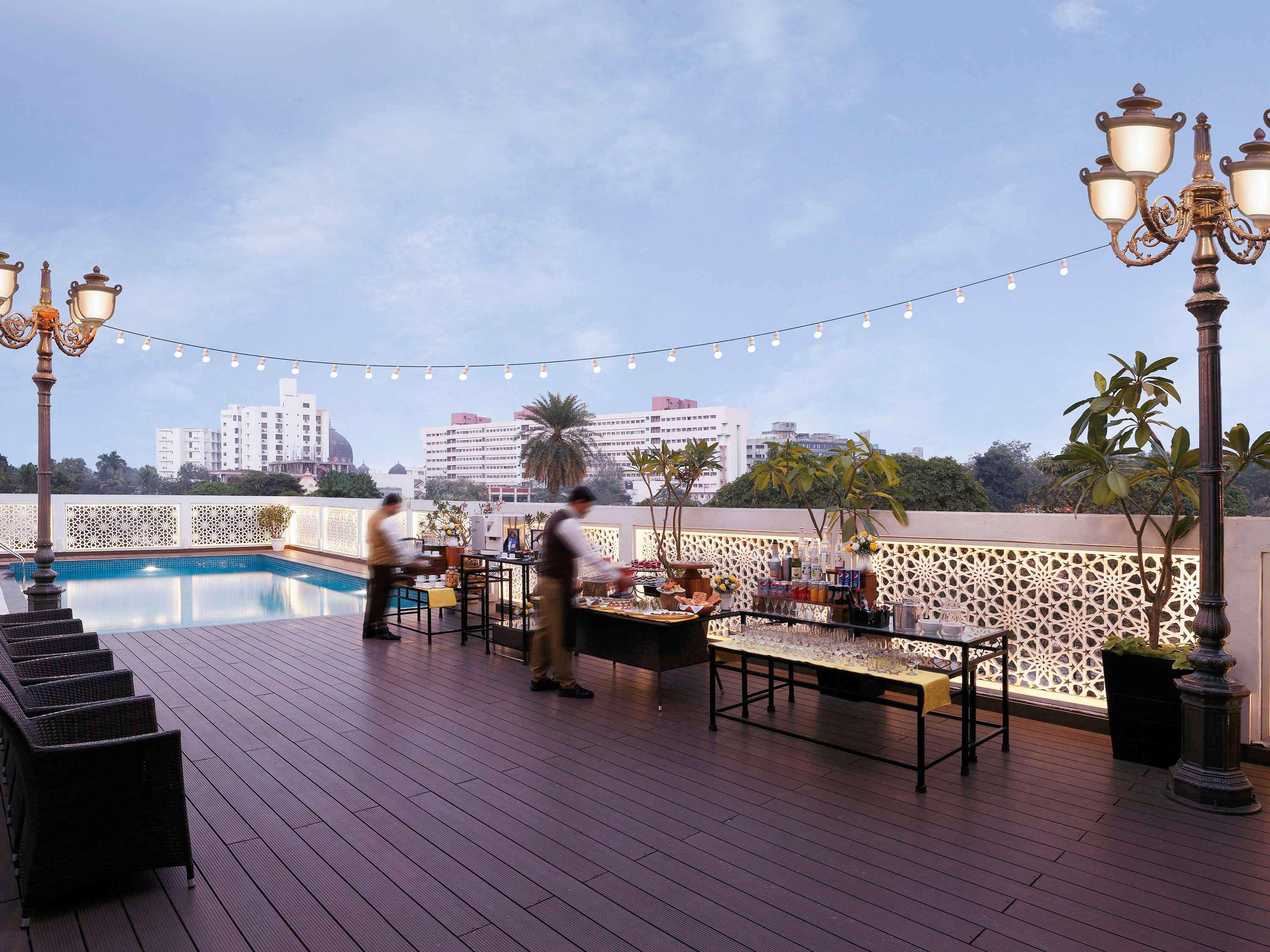 Grand Mercure Vadodara Surya Palace Exterior foto
