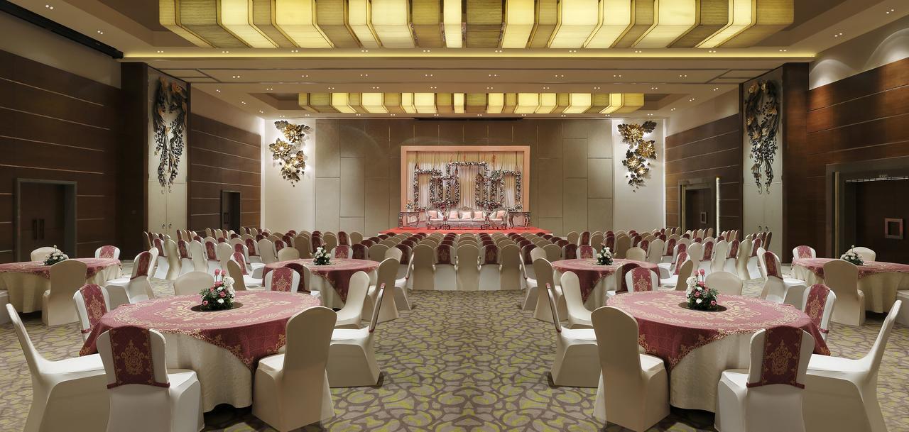 Grand Mercure Vadodara Surya Palace Exterior foto
