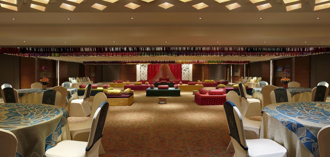 Grand Mercure Vadodara Surya Palace Exterior foto