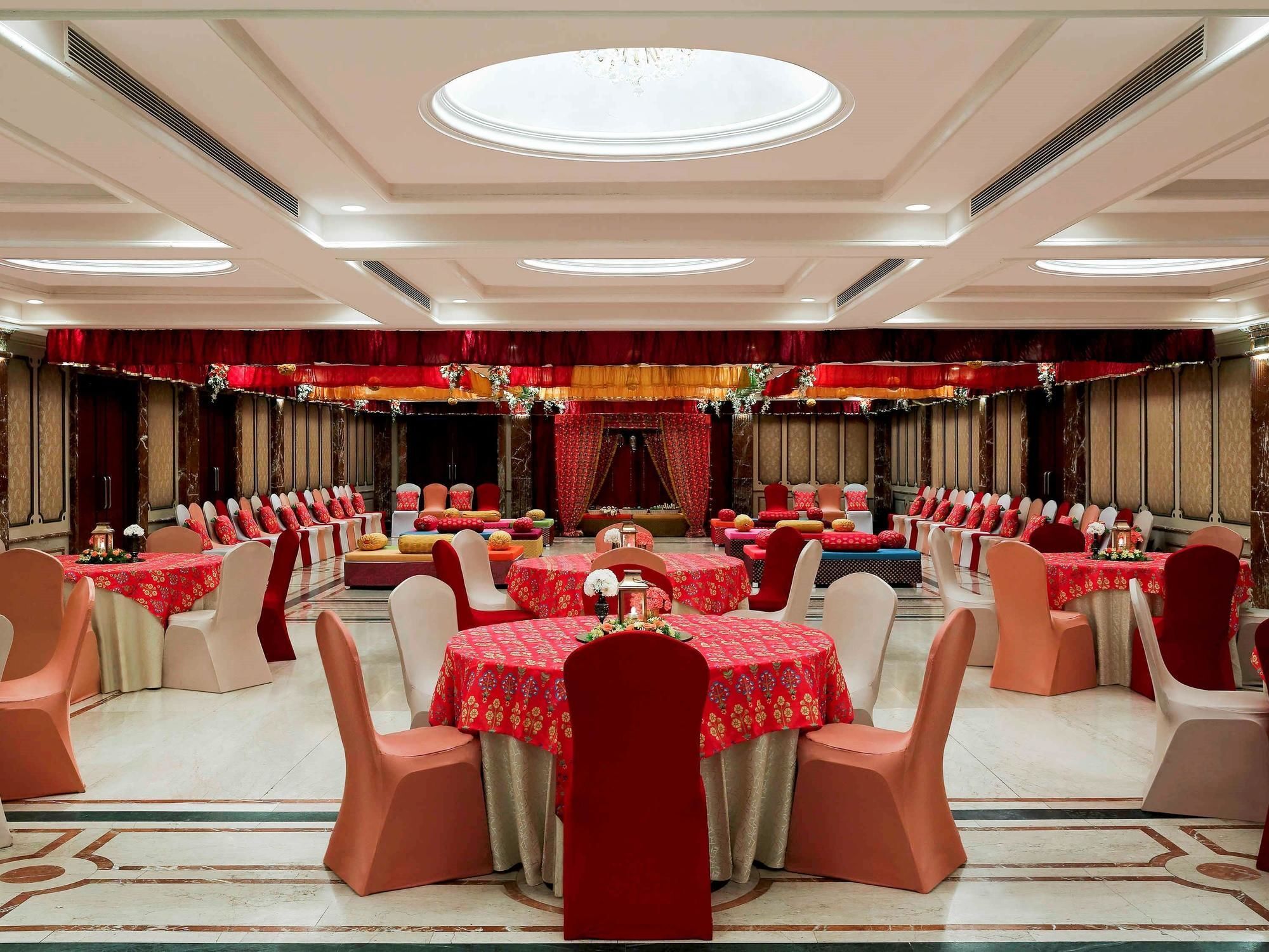 Grand Mercure Vadodara Surya Palace Exterior foto