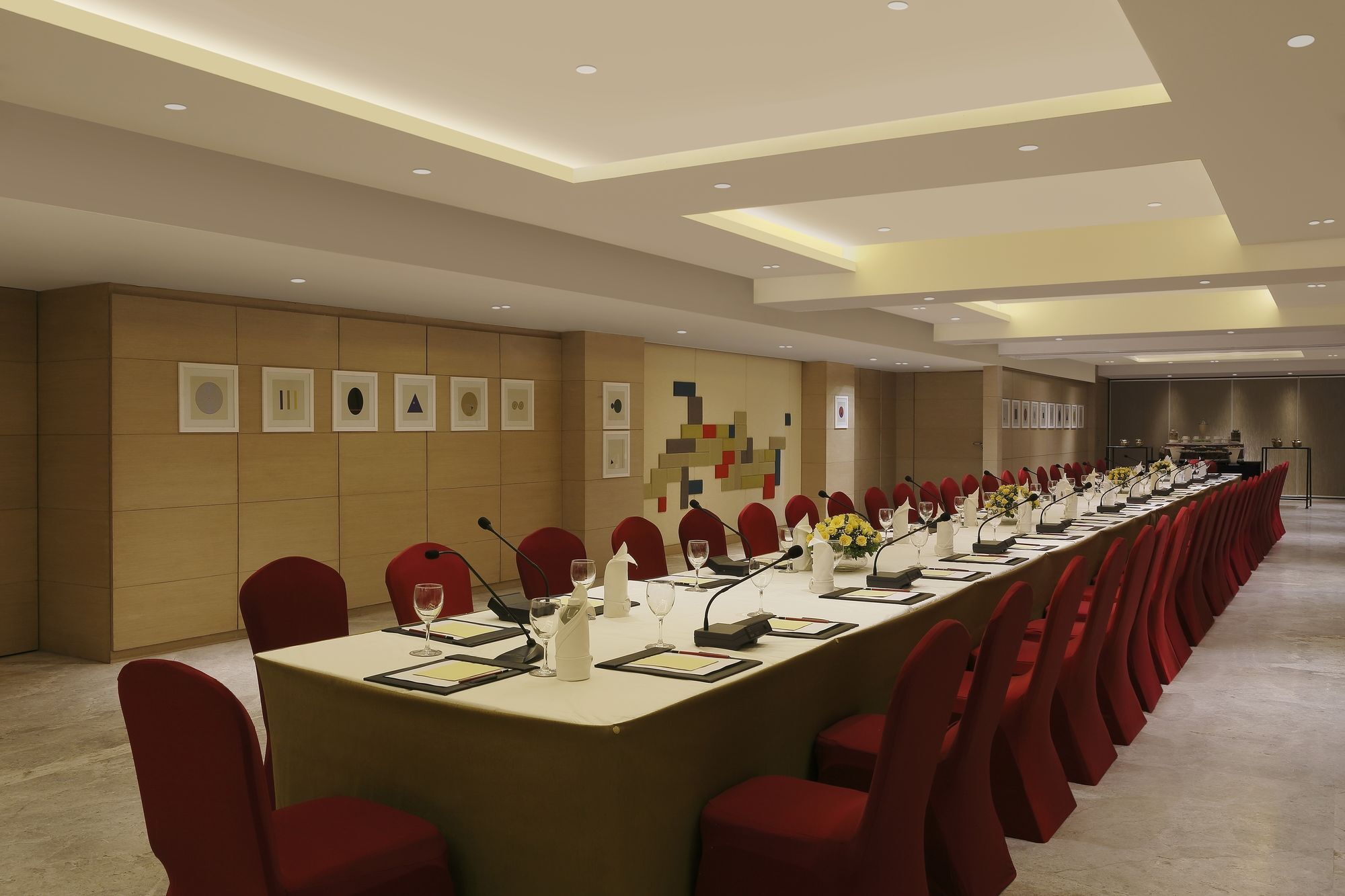 Grand Mercure Vadodara Surya Palace Exterior foto